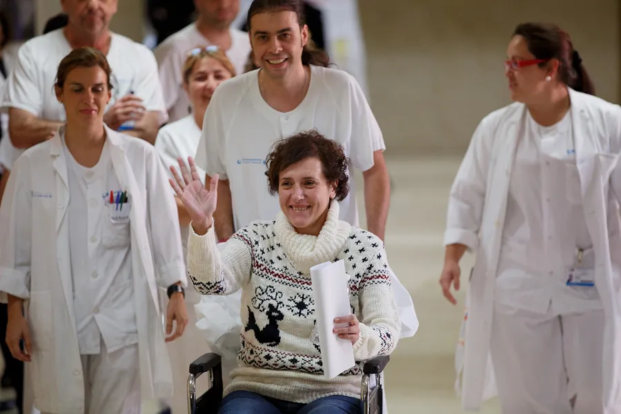 Spanish nurse Teresa Romero (C) was discharged from Madrid's Carlos III Hospital Nov. 5, 2014. ?w=200&h=150