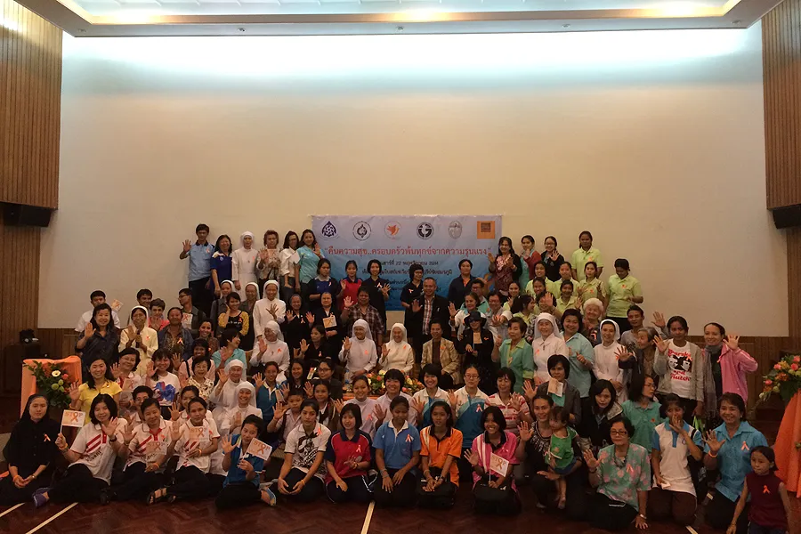 Sr.Franciose Jiranonda (seated center) with participants of the anti-violence against women seminar in Bangkok, Nov. 22, 2014. ?w=200&h=150