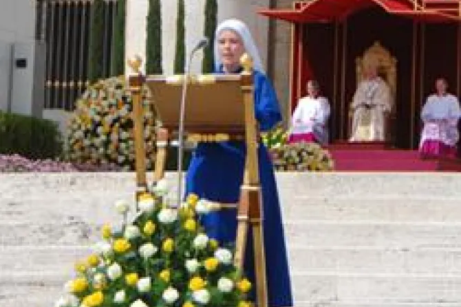 Sr Bernadette Pike MG during the beatificaiont ceremony of JPII CNA World Catholic News 10 21 11