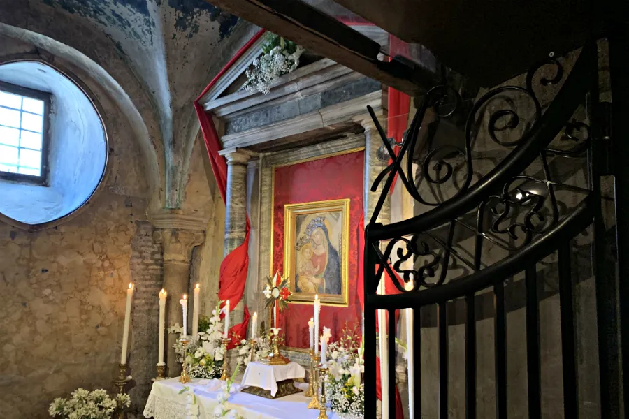 Chapel of the Madonna in Rome's Church of St. Benedict in Piscinula. ?w=200&h=150