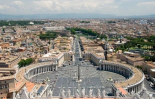 St. Peters Square.   Camille King (CC BY-SA 2.0).