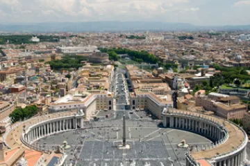 St Peters Square Credit Camille King CC BY SA 20 CNA Vatican Catholic News 6 27 12