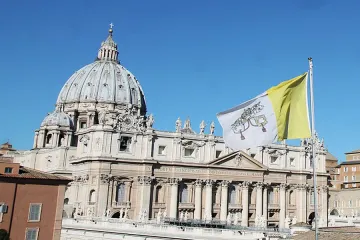 St Peters Vatican City flag Credit Bohumil Petrik 1 CNA
