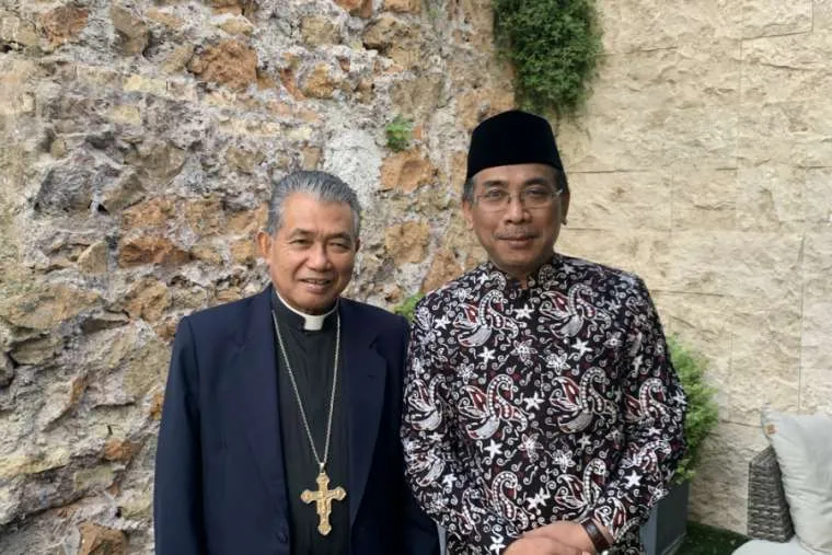 Sheikh Yahya Cholil Staquf with Archbishop Agustinus Agus of Pontianak. ?w=200&h=150
