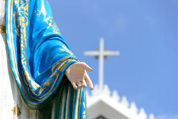 Statue of Mary Credit Myibean via wwwshutterstockcom CNA