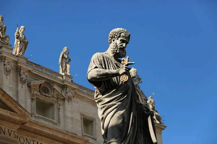 The statue of St. Peter holding the keys, outside St. Peter's Basilica.?w=200&h=150