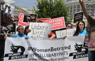 A student-organized Women Betrayed rally at the US Capitol urging the defunding of Planned Parenthood, July 28, 2015.   Addie Mena/CNA.