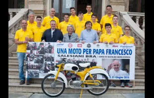 Students and teachers who helped restore the motorbike.   Salesian Professional School of Bra.