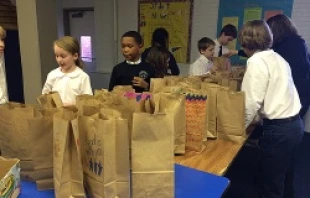 Students at St. Peter's School in Washington, D.C. make breakfast bags for the homeless.   Addie Mena/CNA.