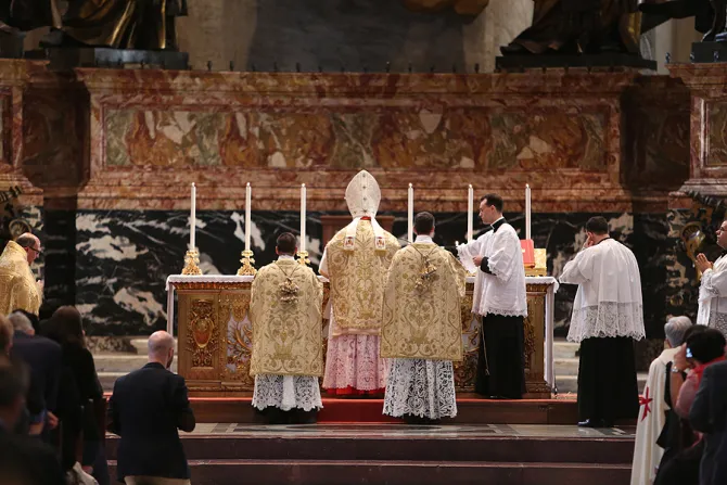 Summorum Pontificum Pilgrimage Mass with Cardinal Raymond Burke center in Rome on Oct 25 2014 Credit Daniel Ib  ez CNA 2 CNA 10 27 14