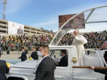 Pope Francis celebrates Mass in the Franso Hariri Stadium in Erbil, Iraq, March 7, 2021. Photo credits: Vatican Media. 