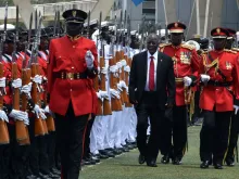 Tanzanian president John Magufuli inspects the military shortly after his inauguration in Dar es Salaam, Nov. 5, 2015. 