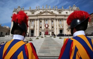 Tapestries of St. Stanislaus of Jesus and Mary and St. Maria Elizabeth Hesselblad during their June 5, 2016, canonization Mass in St. Peter's Square.   Daniel Ibanez/CNA.
