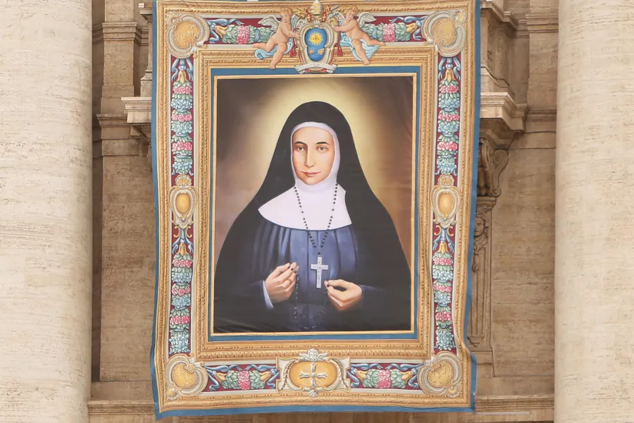 Tapestry of Sister Marie Alphonsine Danil Ghattas at St. Peter's Basilica May 16. ?w=200&h=150