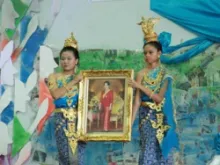 Thai students honor Queen Sirikit's birthday. 