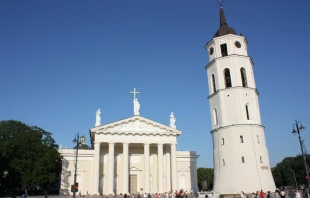 The Cathedral Basilica of Ss Stanislaus and Ladislaus in Vilnius, Lithuania.   Arian Zwegers via Flickr (CC BY 2.0).