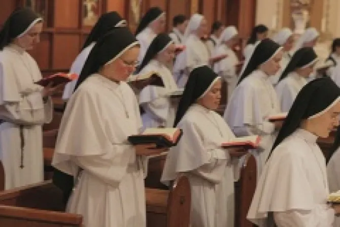 The Dominican Sisters of Mary Mother of the Eucharist sing in choir Credit De Montfort Music CNA 8 5 13