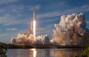 Falcon Heavy. Public Domain.