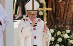 Pope Francis wears the red and white pallium around his neck during his Installation Mass in St. Peter's Square, March 19, 2013. ?w=200&h=150