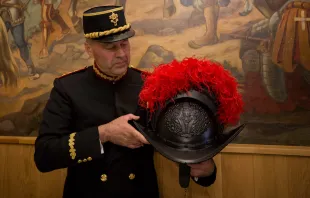 The Swiss Guards' new helmet is presented at a press conference.   Daniel Ibáñez/CNA.