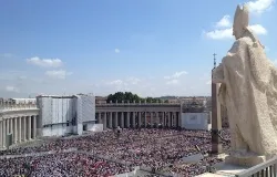 The crowd of around 70000 pilgrims at the June 5, 2013 general audience. ?w=200&h=150