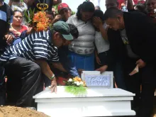 The funeral of 15-month-old Teiler Lorio, who died during an attack by riot police and members of the Sandinista Youth in Managua, June 23, 2018. 