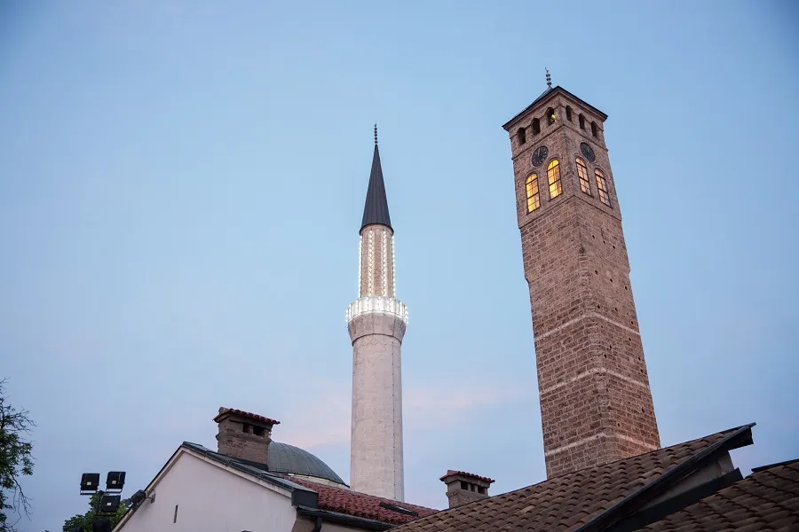 The minaret of a mosque lit in Sarajevo, Bosina-Hersegovina June 4, 2015. ?w=200&h=150