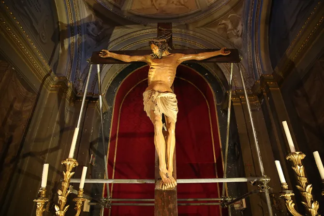 The newly restored crucifix in the Basilica of Santa Maria in Trastevere in Rome Jan 9 2015 Credit Daniel Ib  ez CNA CNA 1 9 15