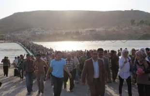   Thousands of Syrians streamed across a bridge over the Tigris River, entering Iraq on Thursday, August 15, 2013.   UNHCR/G.Gubaeva.