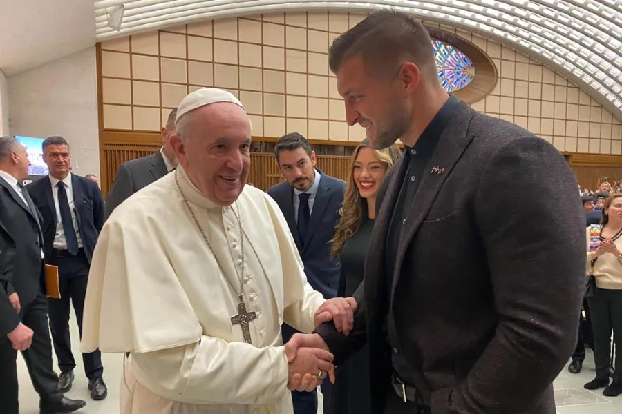 Pope Francis talks with Tim Tebow Feb. 5 at the Vatican's Paul VI Hall. ?w=200&h=150