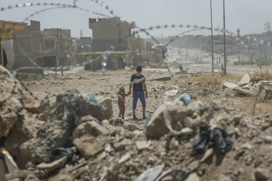 Two siblings walk in an area near Mosul's front line, June 14, 2017. Photo: EU/ECHO/Peter Biro via Flickr (CC BY-NC-ND 2.0).?w=200&h=150