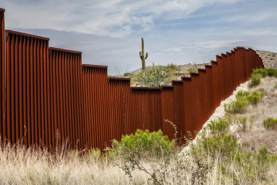 The US-Mexico border in Arizona. ?w=200&h=150