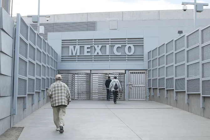 US to Mexico border Credit Chad Zuber via wwwshutterstockcom CNA 1 8 16