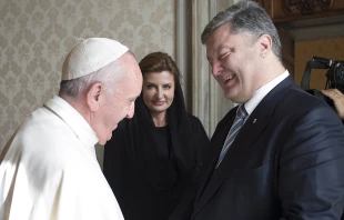 Ukrainian president Petro Poroshenko meets with Pope Francis at the Vatican on Nov. 20, 2015.   L'Osservatore Romano.