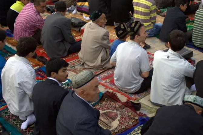 Uyghurs at a mosque in Kashgar Xinjiang China Sept 2010 Credit Preston Rhea via Flickr CC BY SA 20 CNA
