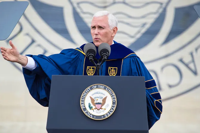 VP Mike Pence delivers Commencement address at University of Notre Dame May 20 2017 Credit Barbara Johnston University of Notre Dame 1 CNA