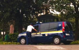 Vatican gendarmerie.   Gaspard Miltiade/Wikimedia commons CC BY-SA 4.0