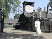Pope Francis prays at Auschwitz July 29, 2016. 