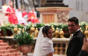 One of the 20 couples who were married by Pope Francis on Sept. 14, 2014 pose for a picture during the ceremony.   Lauren Cater/CNA.