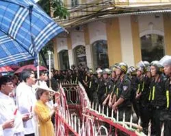 Vietnamese Catholics face off against police. ?w=200&h=150