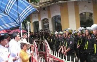 Vietnamese Catholics face off against police.   VietCatholicNews