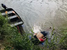 View of the bodies of Salvadoran migrant Oscar Martinez Ramirez and his daughter, who drowned trying to cross the Rio Grande into the US in Matamoros, June 24, 2019. 