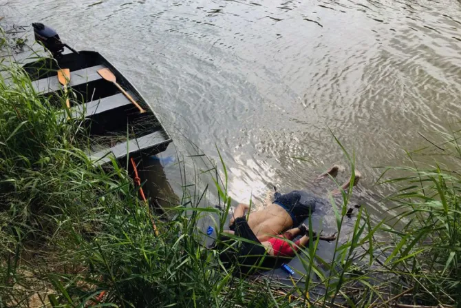 View of the bodies of Salvadoran migrant Oscar Martinez Ramirez and his daughter who drowned trying to cross the Rio Grande into the US in Matamoros June 24 2019 2 Credit STR AFP Getty Ima