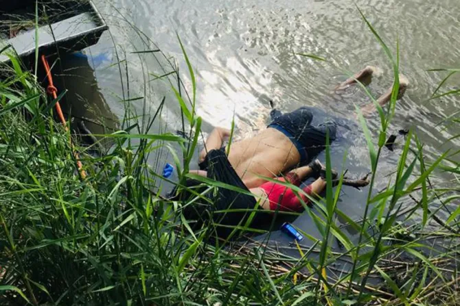 View of the bodies of Salvadoran migrant Oscar Martinez Ramirez and his daughter who drowned trying to cross the Rio Grande into the US in Matamoros June 24 2019 Credit STR AFP Getty Images