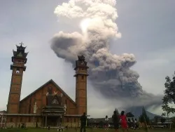 The eruption of Mount Sinabung, Feb. 1, 2014. ?w=200&h=150