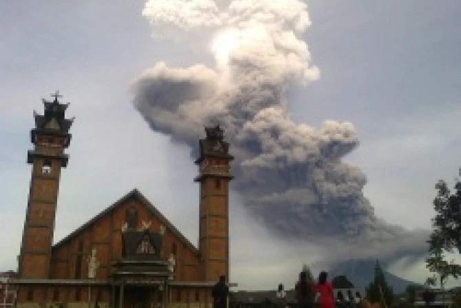 Volcanic erruption seen from St CNA