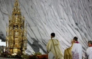 Benedict XVI leading Eucharistic Adoration in Madrid for 2011's World Youth Day.   Katarzyna Majszczyk/Oficial WYD Flickr.com.