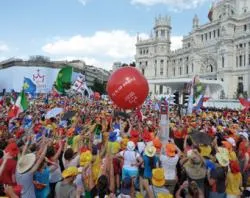 World Youth Day pilgrims in Cibeles square?w=200&h=150