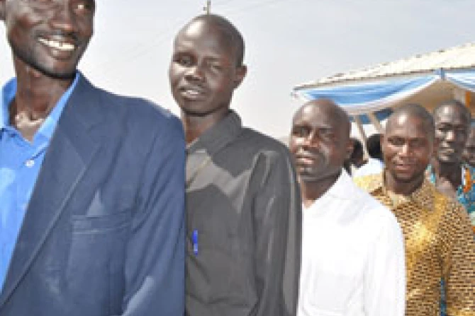 Waiting to vote in Sudan CNA World Catholic News 1 14 11