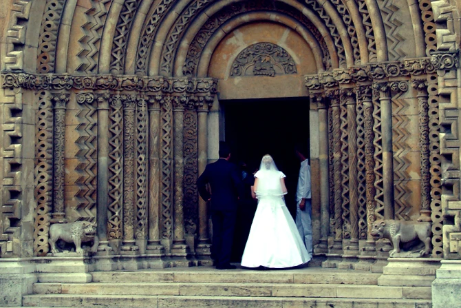 Wedding Marriage in Budapest Credit Fabio Sola Penna via Flickr CC BY 20 CNA 11 19 14